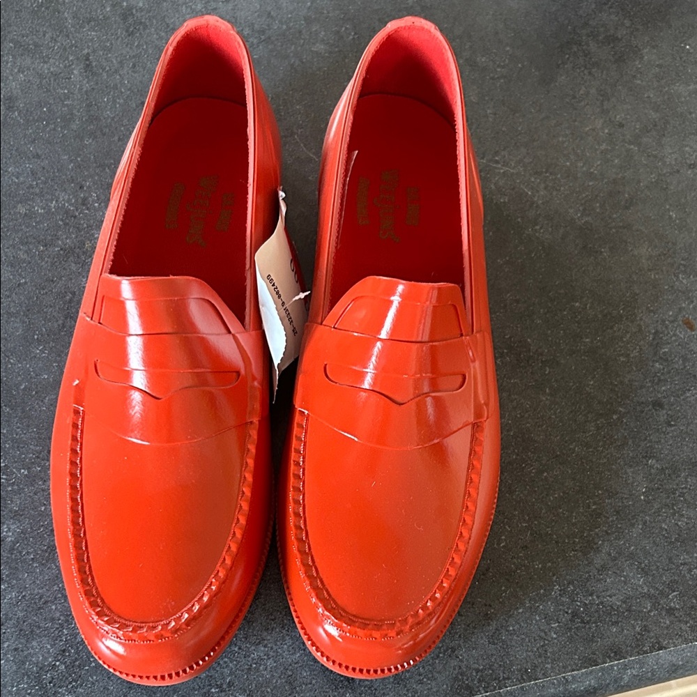 G.H. Bass & Co. Vibrant Red Women's Loafers - Picture 4 of 4